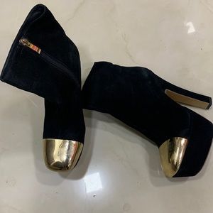 These are amazing shoes which u wont get anywhere